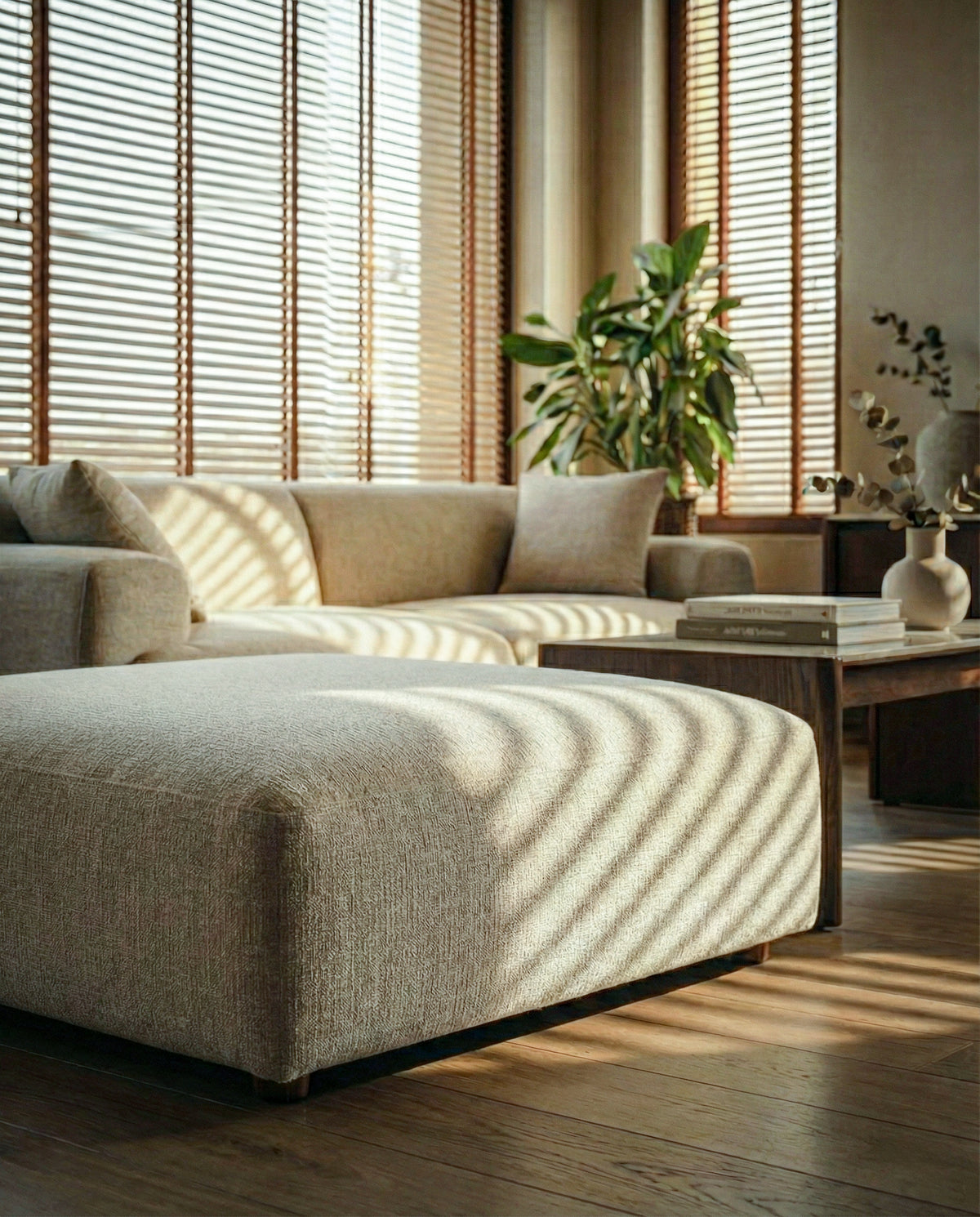 Grabb Sofa Ottoman